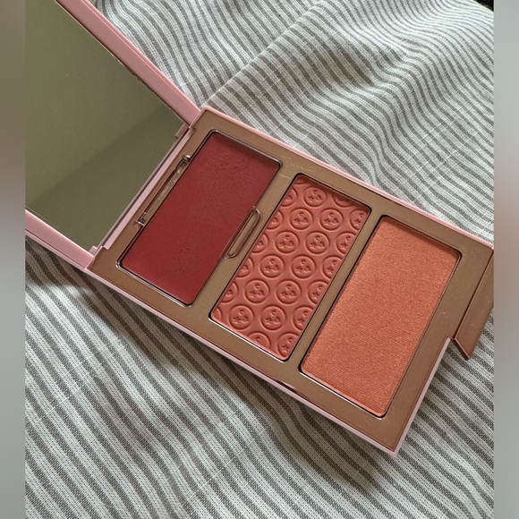 One Size CHEEK CLAPPER 3D BLUSH TRIO PALETTE - Picture 3 of 3
